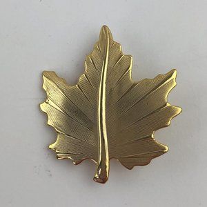 Vtg Gold Toned Leaf Jewelry   |  Womens Brooch